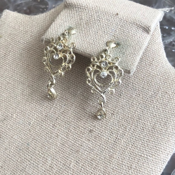 Vintage Clip On Earrings - Picture 1 of 2